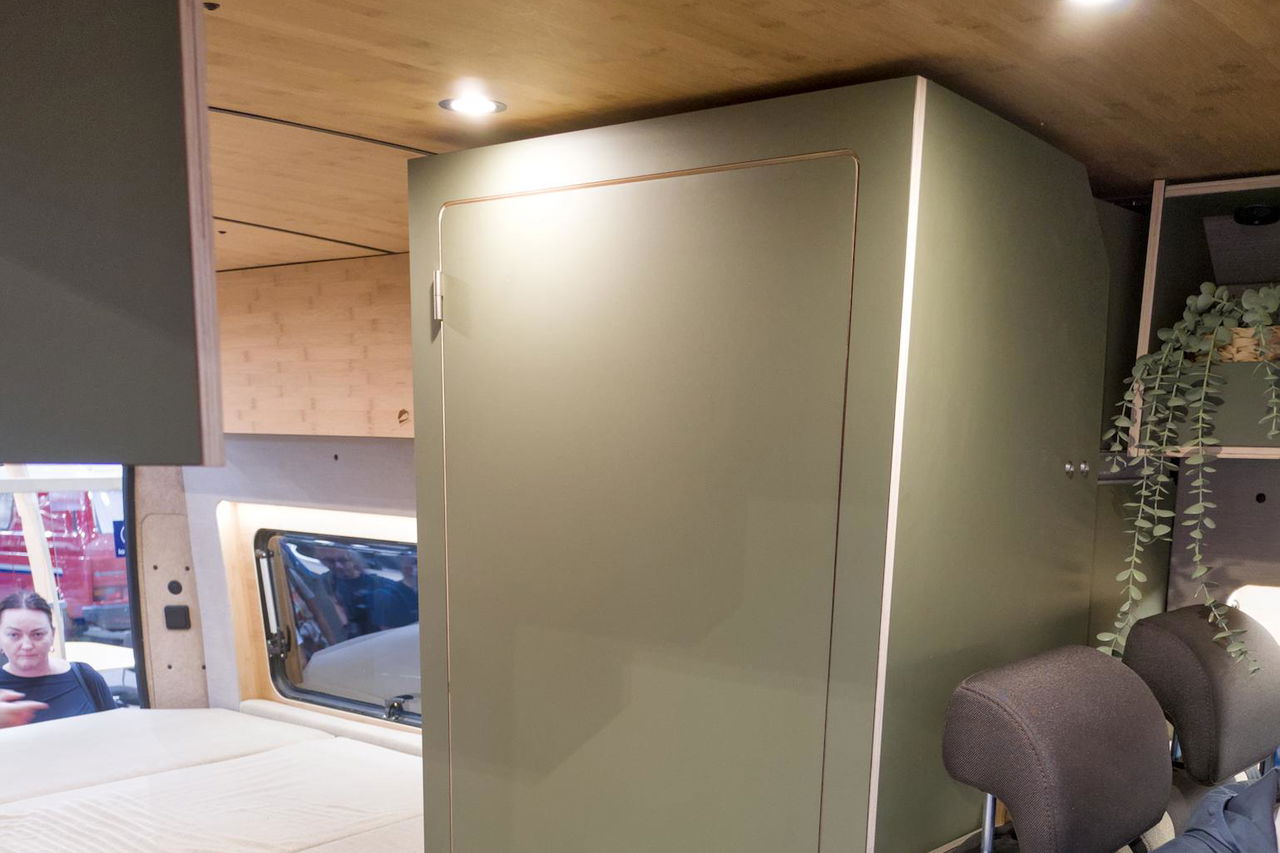 Kein Platz verschwendet: Warum dieser Campervan die Nasszelle in eine Schublade packt