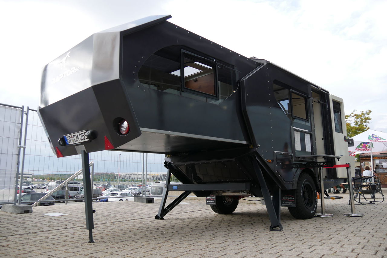 Perfekt für Geländewagen: Dieser Offroad-Wohnwagen wächst dank Slide-out um 2 m!
