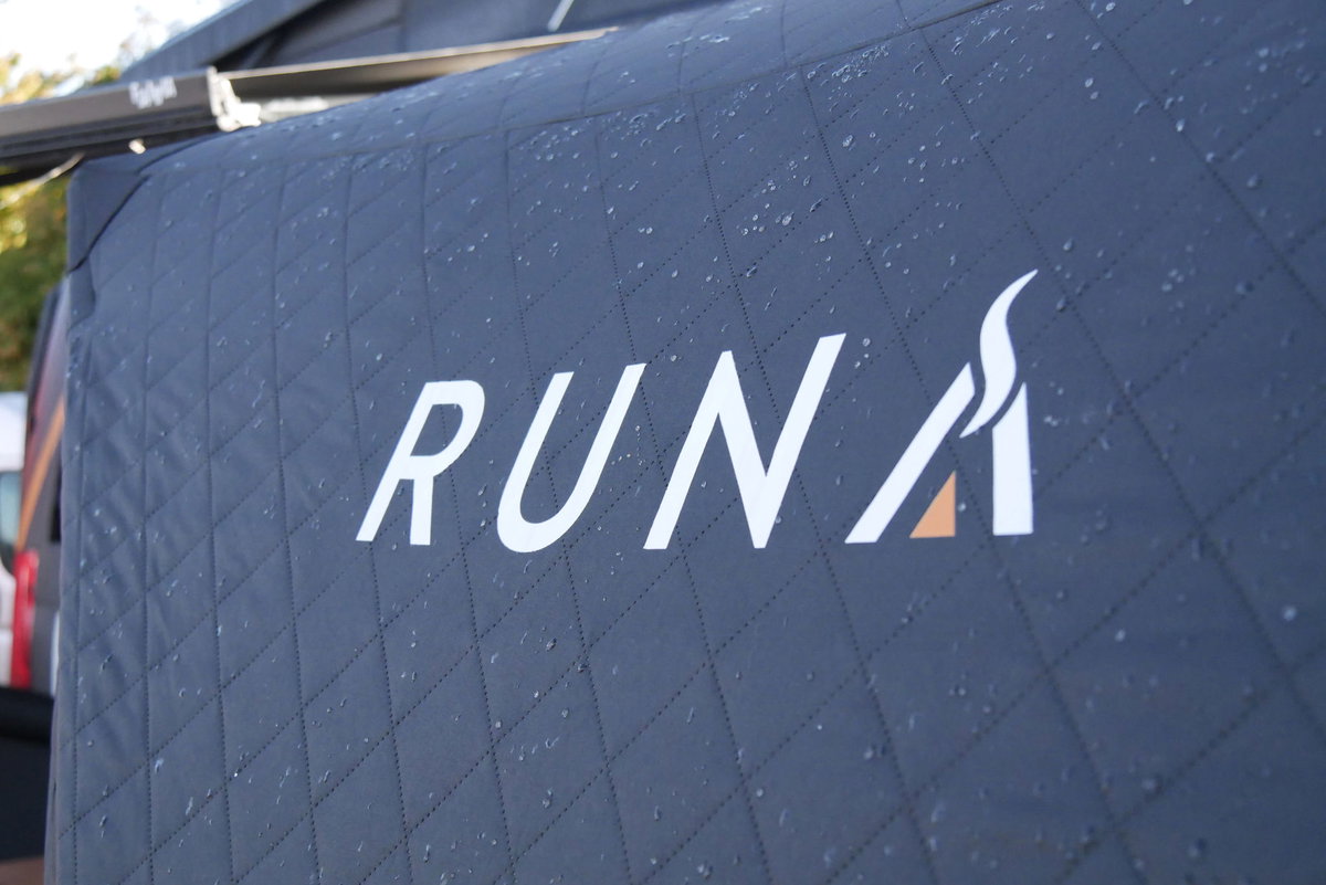 Runa Zeltsauna auf der caravan live 2026: Logo.