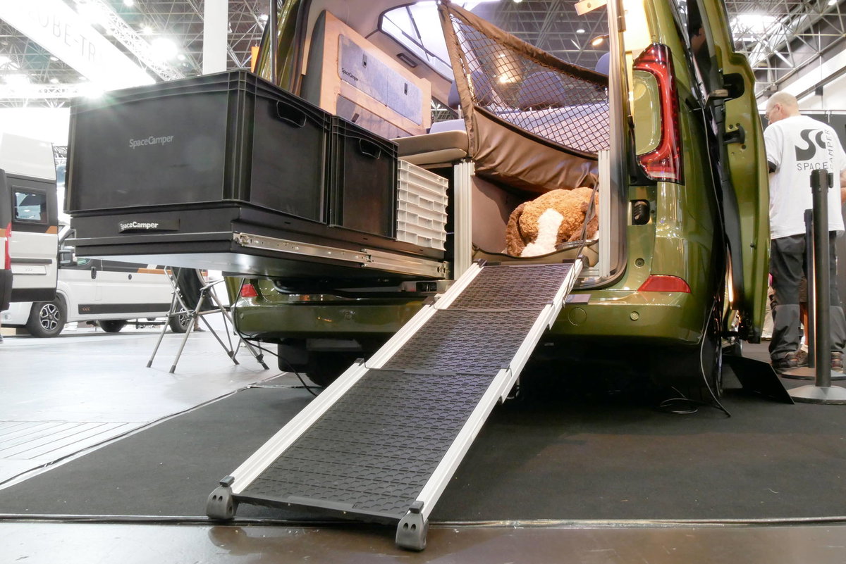 SpaceCamper (VW): Rampe ins Hundezimmer