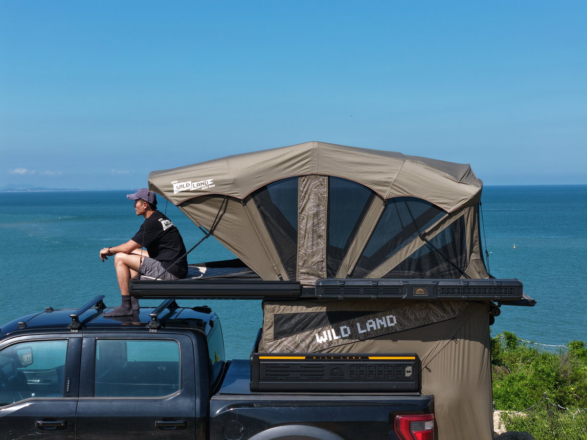 Wohnkabine Wild Land Trunk aufgeklappt